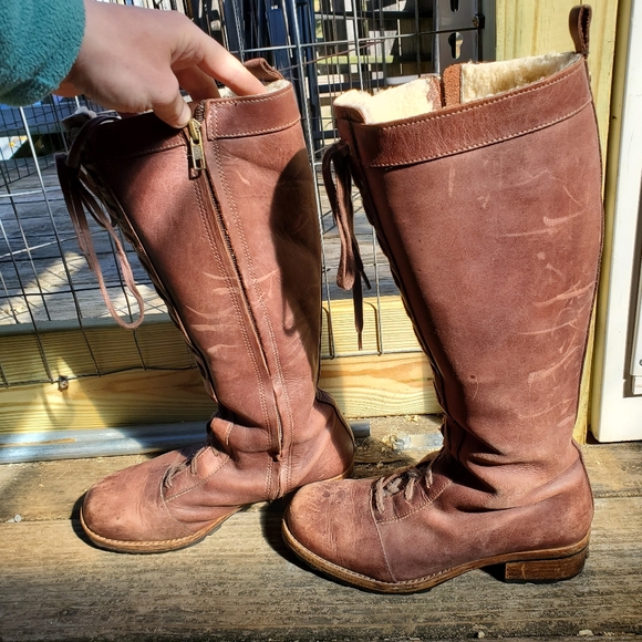 UGG sheepskin lined lace up leather boots size 7 - Picture 5 of 6